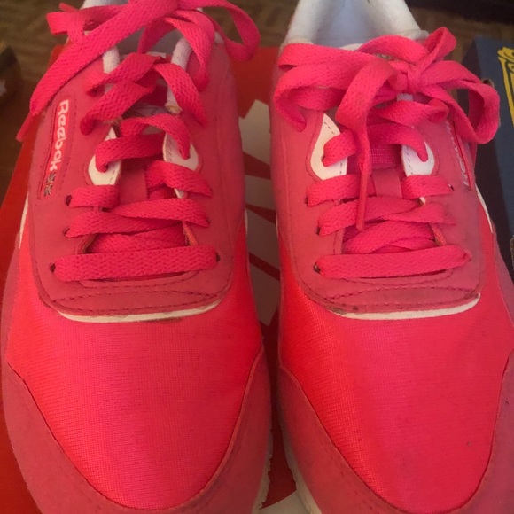 Vintage Hot Pink Reebok 8.5 - Picture 2 of 3